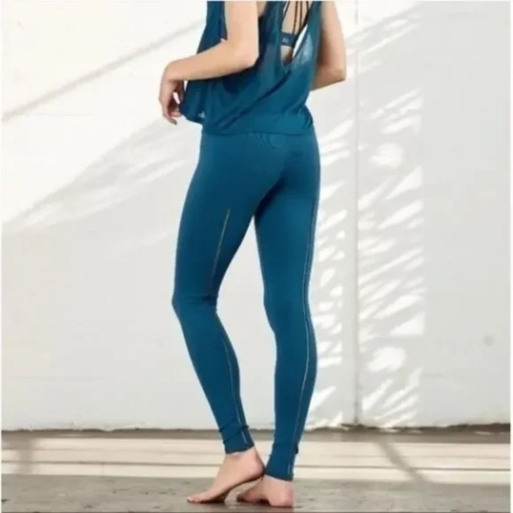 Alo Yoga Dash High Waist Leggings in Teal - Picture 1 of 10